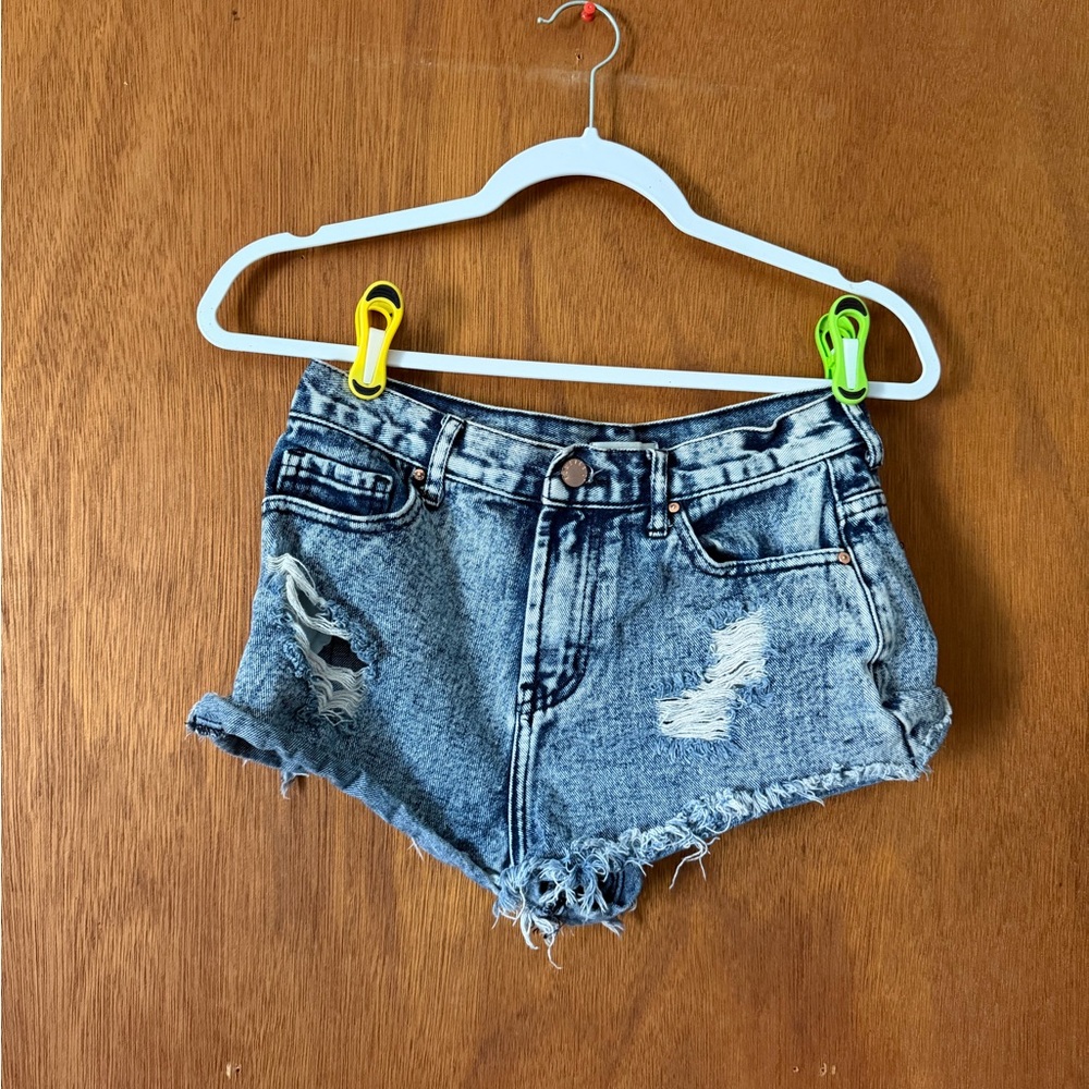 Forever 21 Dark Wash Distressed High Waisted Denim Shorts Women’s Size 27